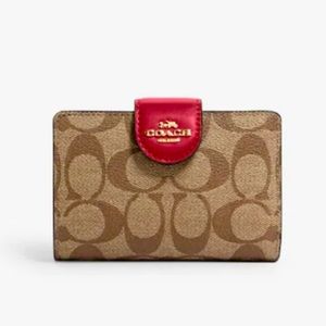 NWT Coach Medium Corner zip wallet